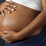 (Audio) – Divorcée, mère de deux enfants et engrossée par un étranger, découvrez ce que cette femme veut faire de son bébé