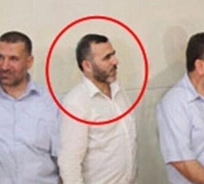 Marwan Issa, chef adjoint de la branche armée du Hamas, encerclé sur une photo diffusée sur les réseaux sociaux en 2015. La photo et sa source n'ont pas pu être vérifiées.
