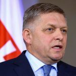 Tentative d’assassinat : Le premier ministre slovaque Robert Fico entre la vie et la mort, l’assaillant arrêté