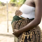 Incroyable, un taximan roulé dans la farine par une femme en Etat de grossesse avancé et son « amant ». Ecoutez