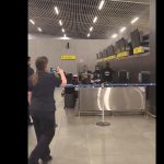 Aéroport international de Santiago : scène spectaculaire, découvrez ce que cet homme a osé faire (Vidéo)