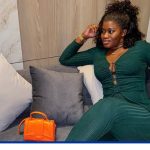 Ouroul Ayni, étourdissante dans cet ensemble vert turquoise qui épouse parfaitement chaque courbe de son corps (Photos)