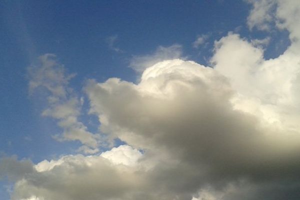 Une journée sous un ciel voilé et des températures contrastées au Sénégal