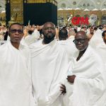 Youssou Ndour en pèlerinage : l&rsquo;artiste sénégalais en Omra à la Mecque