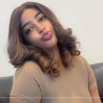 Betty Buchura : élégance, simplicité et influence assumée (Photos)